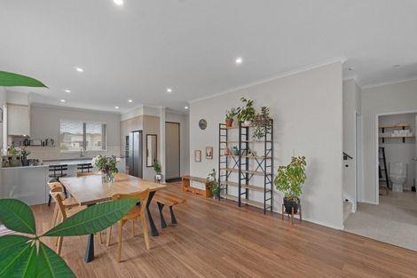 Photo of property in 16 Onekura Street, Red Beach, 0932