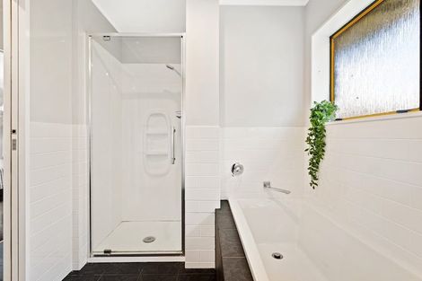 Photo of property in 2/53 Taioma Crescent, Te Atatu Peninsula, Auckland, 0610