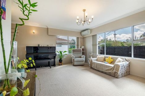 Photo of property in 2/39 Eversleigh Road, Belmont, Auckland, 0622