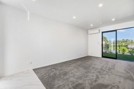 Photo of property in 5/172 Don Buck Road, Massey, Auckland, 0614