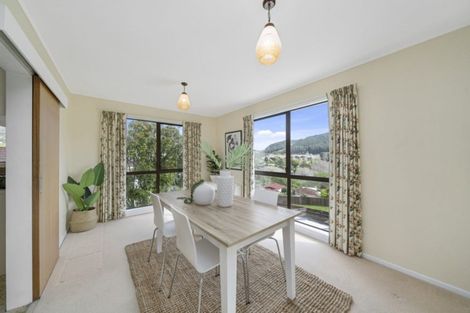 Photo of property in 102 Taylor Terrace, Tawa, Wellington, 5028