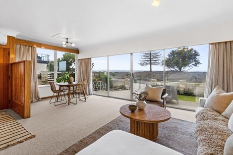 Photo of property in 10 North Terrace, Westshore, Napier, 4110