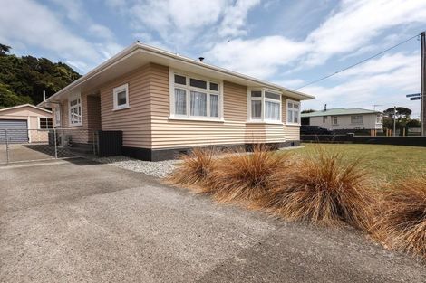 Photo of property in 72 Marlborough Street, Greymouth, 7805