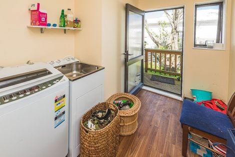 Photo of property in 2 Alexandra Street, Marton, 4710