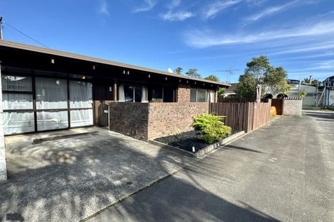 Photo of property in 4/135 Parrs Cross Road, Glen Eden, Auckland, 0612