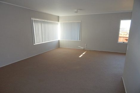 Photo of property in 1/2 Lowburn Place, Clover Park, Auckland, 2019