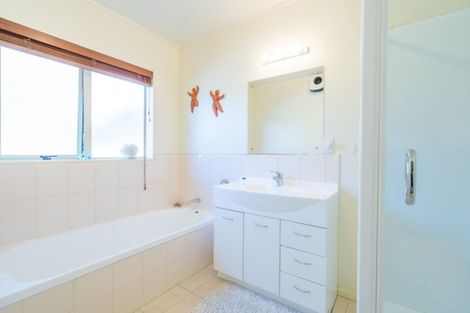 Photo of property in 35 Campion Road, Waikanae Beach, Waikanae, 5036
