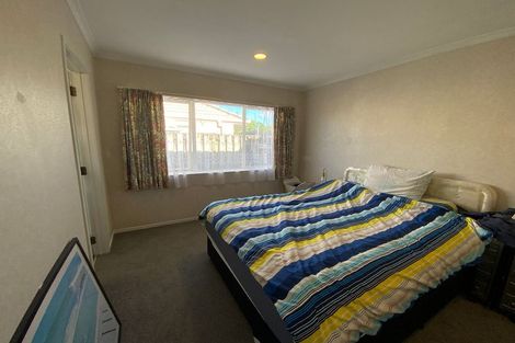 Photo of property in 2/246 Cascades Road, Botany Downs, Auckland, 2010