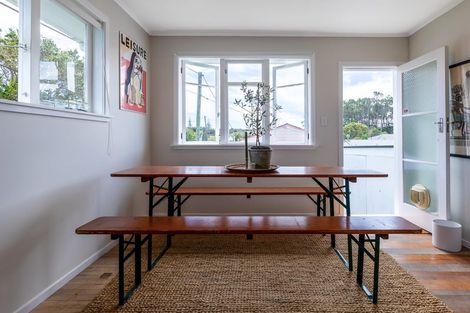 Photo of property in 79 Farquhar Road, Glendene, Auckland, 0602