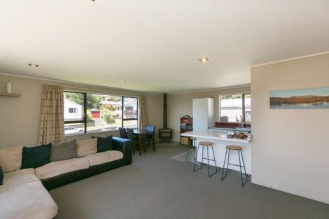 Photo of property in 43 Riversdale Drive, Merrilands, New Plymouth, 4312