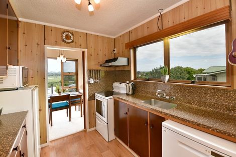 Photo of property in 16 Kaipara Crescent, Helensville, 0800