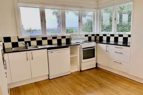 Photo of property in 29 Sylvan Crescent, Te Atatu South, Auckland, 0610