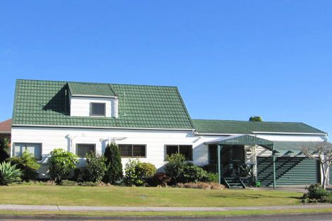 Photo of property in 55 Goodwood Drive, Goodwood Heights, Auckland, 2105