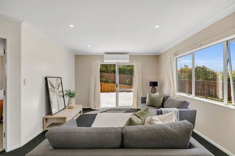 Photo of property in 2 Catlins Glen, Aotea, Porirua, 5024