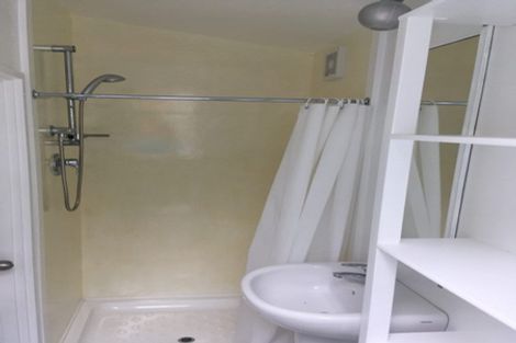 Photo of property in 48 Turanga Road, Henderson Valley, Auckland, 0612