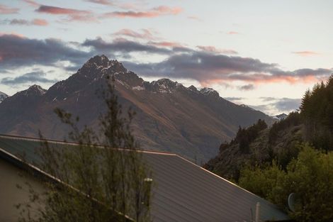 Photo of property in 45 Dart Place, Fernhill, Queenstown, 9300
