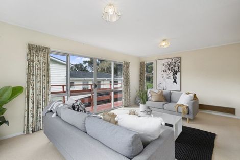 Photo of property in 102 Taylor Terrace, Tawa, Wellington, 5028