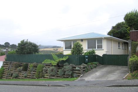 Photo of property in 5 Catherine Crescent, Paparangi, Wellington, 6037