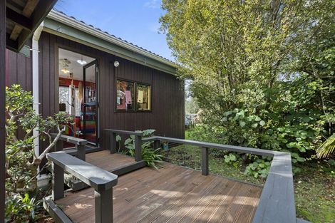 Photo of property in 9 Warden Place, Mangere Bridge, Auckland, 2022