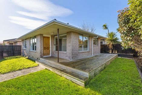 Photo of property in 1/4 Queenspark Drive, Parklands, Christchurch, 8083