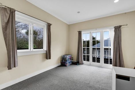 Photo of property in 11 Sycamore Grove, Lower Vogeltown, New Plymouth, 4310