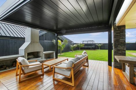 Photo of property in 12 Gleneagles Way, Waiwhakaiho, New Plymouth, 4312