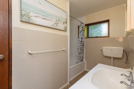 Photo of property in 30a Kakariki Grove, Waikanae, 5036
