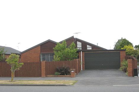 Photo of property in 1/170 Queenspark Drive, Parklands, Christchurch, 8083