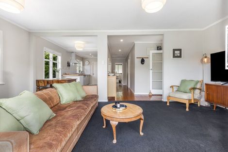 Photo of property in 31 Airlie Road, Plimmerton, Porirua, 5026