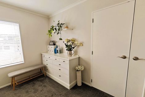 Photo of property in 98 Oaktree Avenue, Browns Bay, Auckland, 0630