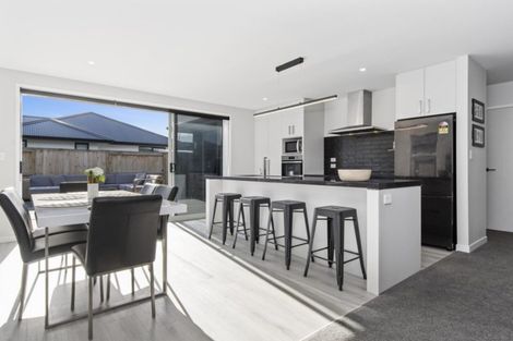 Photo of property in 63 Te Kio Crescent, Papamoa Beach, Papamoa, 3118