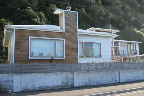 Photo of property in 293 Karaka Bay Road, Karaka Bays, Wellington, 6022