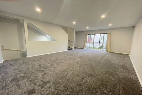 Photo of property in Lakeview Terrace, 2/14 Ambrico Place, New Lynn, Auckland, 0600