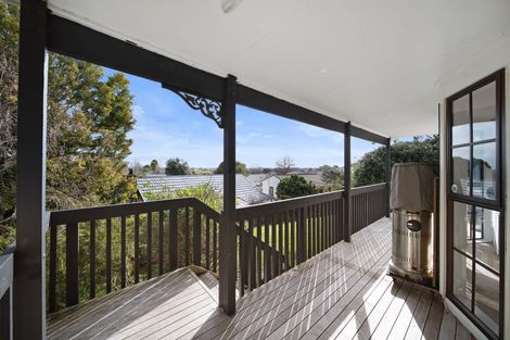 Photo of property in 6 Crestlands Place, Papakura, 2110