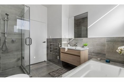 Photo of property in 2 Te Aparangi Road, Papakura, 2110