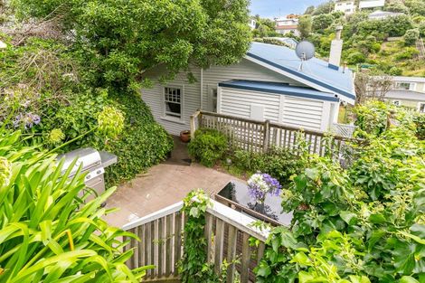 Photo of property in 13 Hungerford Road, Lyall Bay, Wellington, 6022