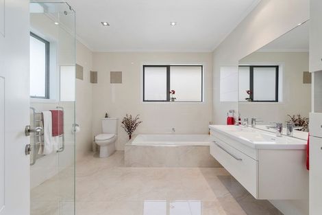 Photo of property in 12 Gleneagles Way, Waiwhakaiho, New Plymouth, 4312