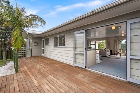 Photo of property in 12 Curlew Place, One Tree Point, 0118