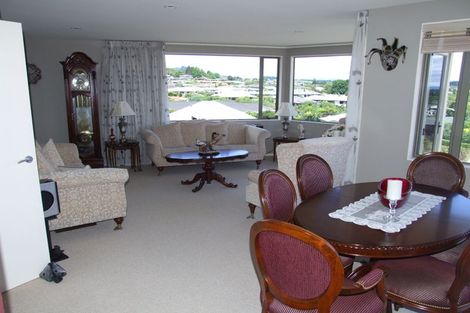 Photo of property in 2/72 Harvey Street, Waipahihi, Taupo, 3330