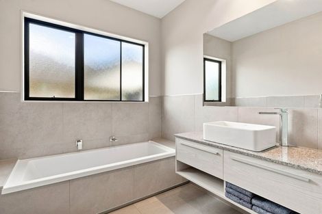 Photo of property in 13 Andalusian Way, Karaka, Papakura, 2113