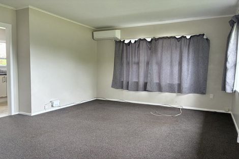 Photo of property in 2/468 Swanson Road, Ranui, Auckland, 0612