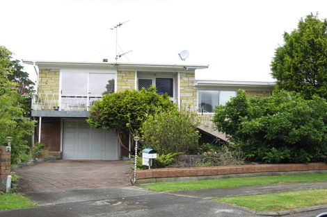 Photo of property in 8 Sealand Place, Mangere Bridge, Auckland, 2022