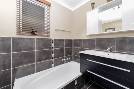 Photo of property in 2 Teal Place, Selwyn Heights, Rotorua, 3015