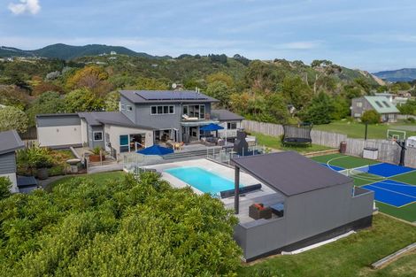 Photo of property in 1 Moss Lane, Raumati Beach, Paraparaumu, 5032