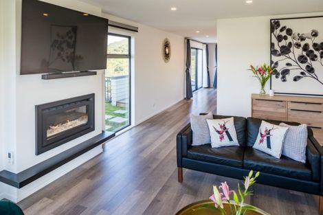 Photo of property in 22 Cromwell Point, Newlands, Wellington, 6037