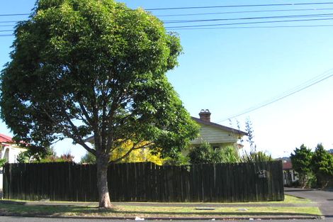 Photo of property in 2/17 Islington Avenue, New Lynn, Auckland, 0600