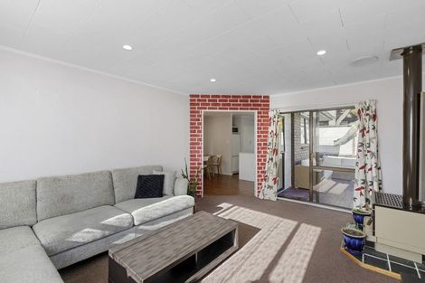 Photo of property in 2/12 Garnet Grove, Birchville, Upper Hutt, 5018