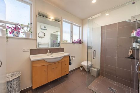 Photo of property in 43 Kensington Avenue, Petone, Lower Hutt, 5012