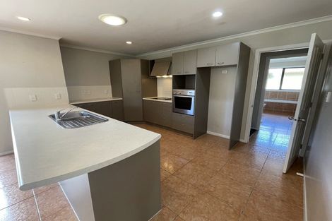 Photo of property in 4 Moravale Lane, Flat Bush, Auckland, 2016