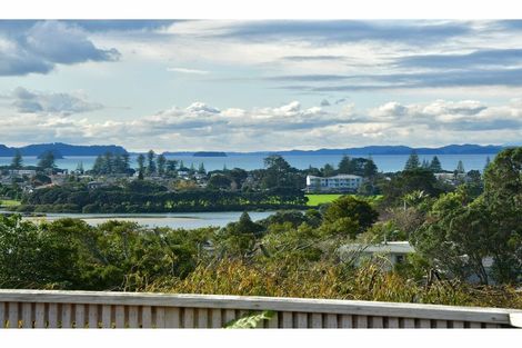 Photo of property in 9 Moffat Road, Red Beach, 0932